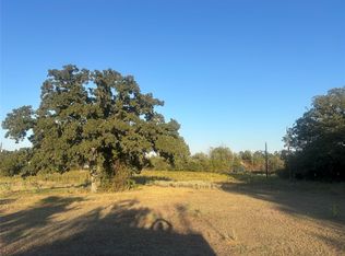 971 E Barry St, Azle, TX 76020