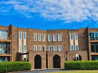 1575 Sandpebble Dr APT 104, Wheeling, IL 60090