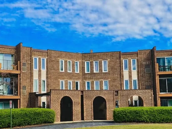 1575 Sandpebble Dr APT 104, Wheeling, IL 60090