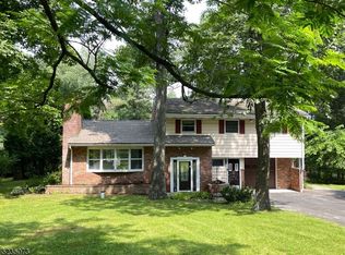 21 Hampton Heights Rd, Lafayette, NJ 07848