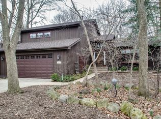 8413 Shagbark Ct, Woodridge, IL 60517