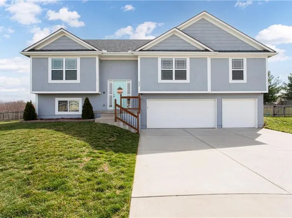 636 SW Gateway Ct, Grain Valley, MO 64029