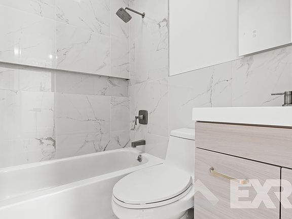 4th image of 135 Cornelia St #3B