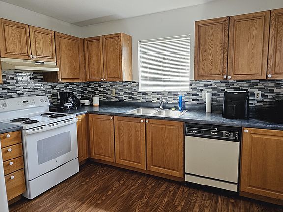 2nd image of 105 Chesterfield Ct #105