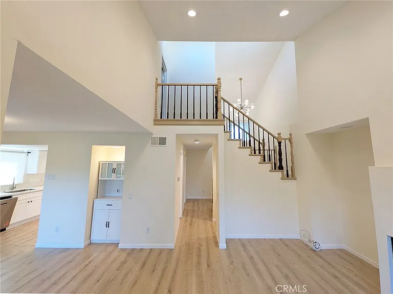 660 E Workman St — Photo 8