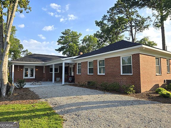 2nd image of 834 Academy Dr