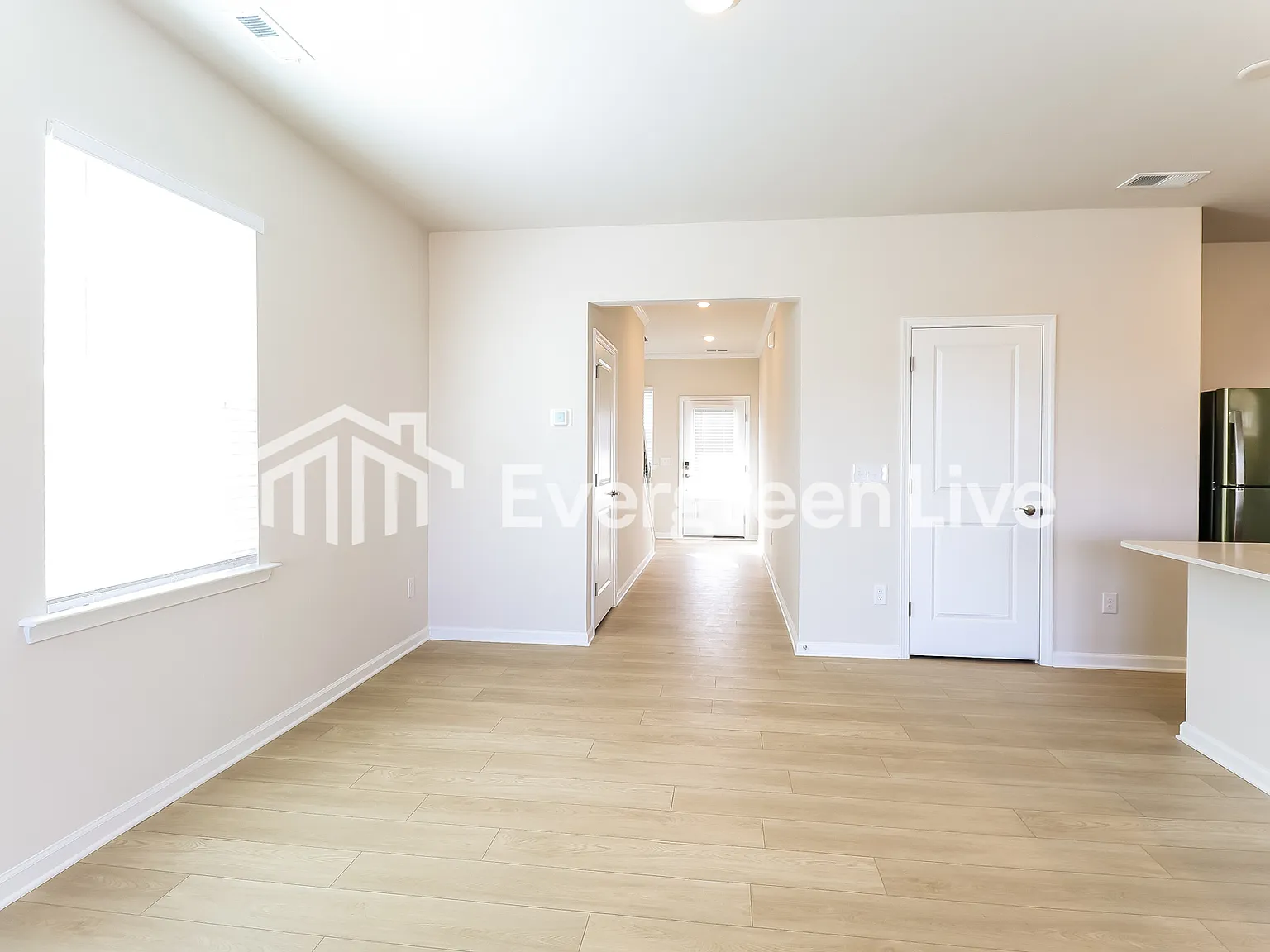 4 bed, 3.0 bath, 2170 sqft, $2,420 — Photo 3