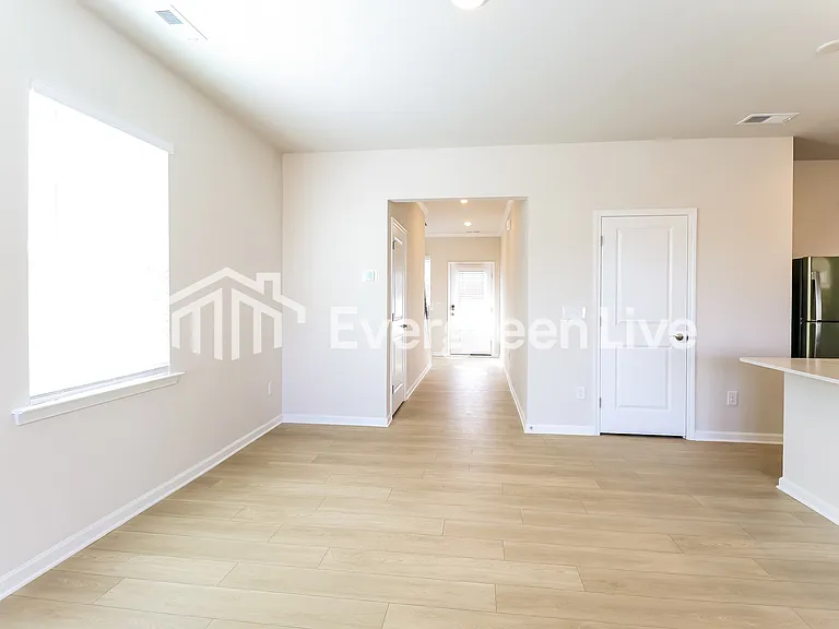1635 Swallow Tail Dr — Photo 3
