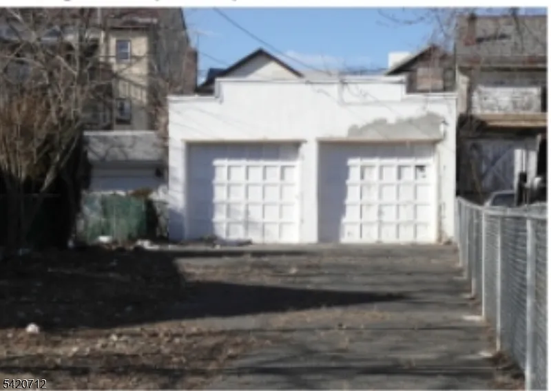 25 Mangold St photo 1