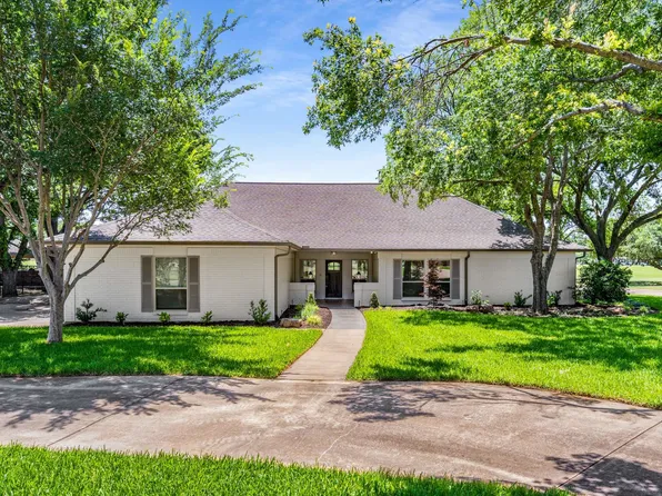 102 Fresh Meadow Dr, Trophy Club, TX 76262