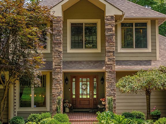 3rd image of 1355 Cliffside Dr