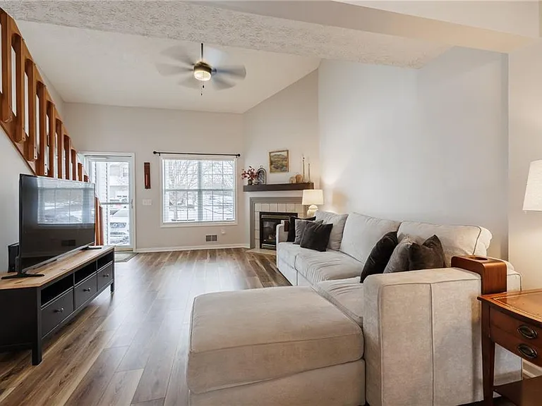 6316 Bentley Dr — Photo 3