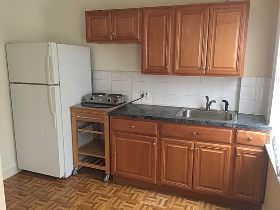 2nd image of 21-25 23rd St #2F