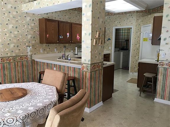 2nd image of 2548 Abington Ave