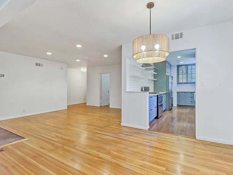 3021 Rhodelia Ave — Photo 9