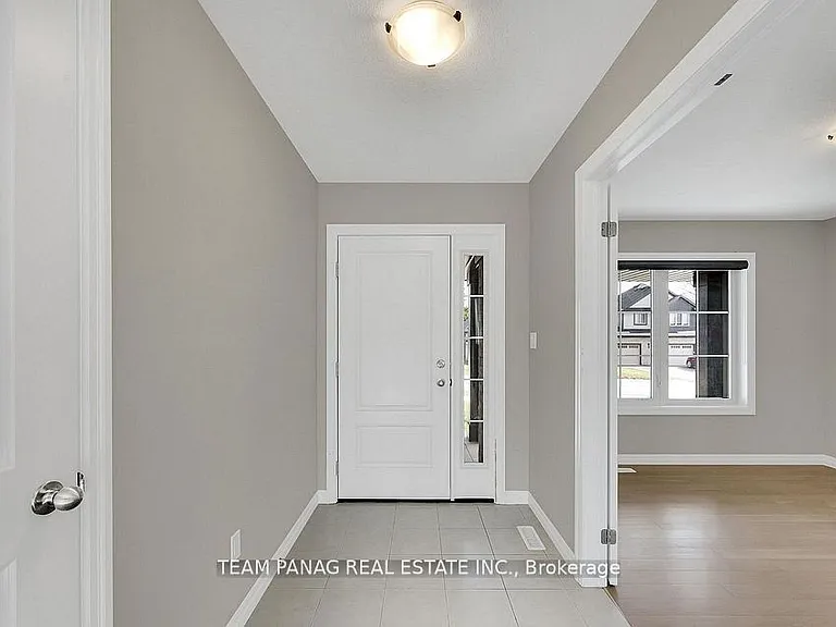 16 Berardi Cres — Photo 4