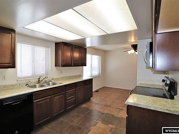 4th image of 1014 Continental St