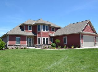 5310 Sunset Dr, Kewaskum, WI 53040