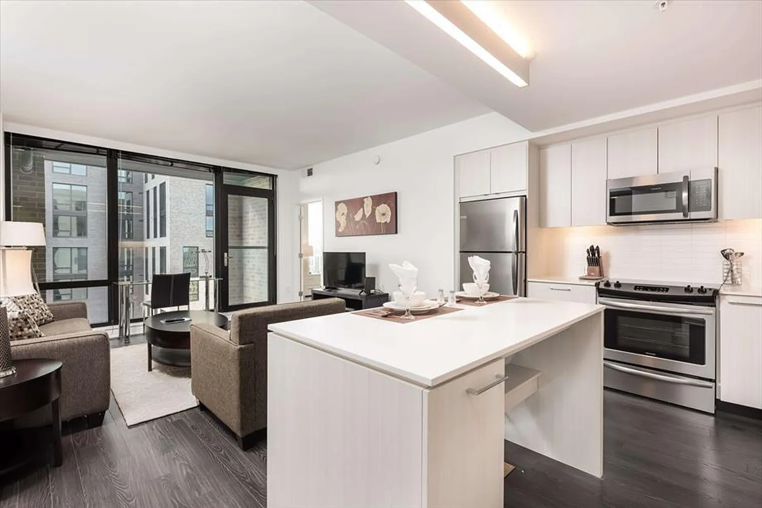 2 bed, 2.0 bath, 1216 sqft, $8,741 — Photo 2