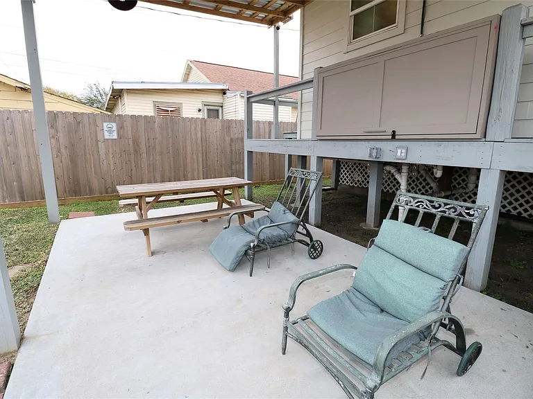 5506 Avenue Q 1/2 — Photo 20