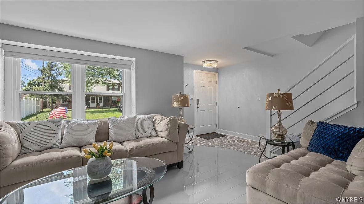 2 bed, 1.5 bath, 1148 sqft, $2,600 — Photo 3