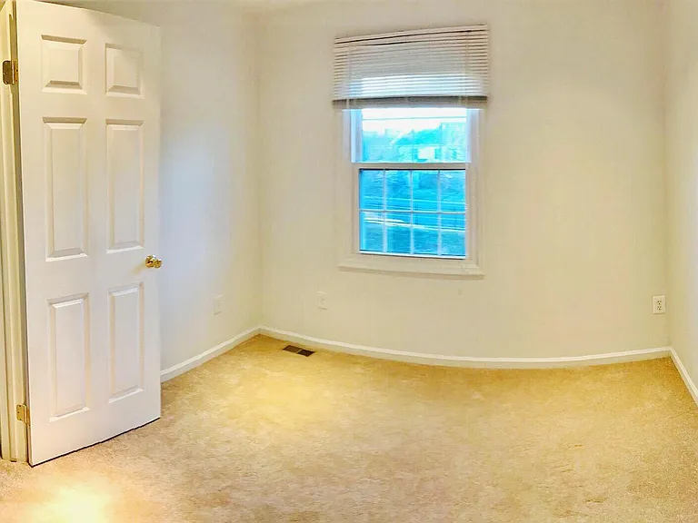 21763 Leatherleaf Cir — Photo 30