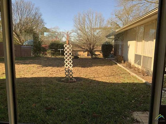 4th image of 2021 Crestwood Dr