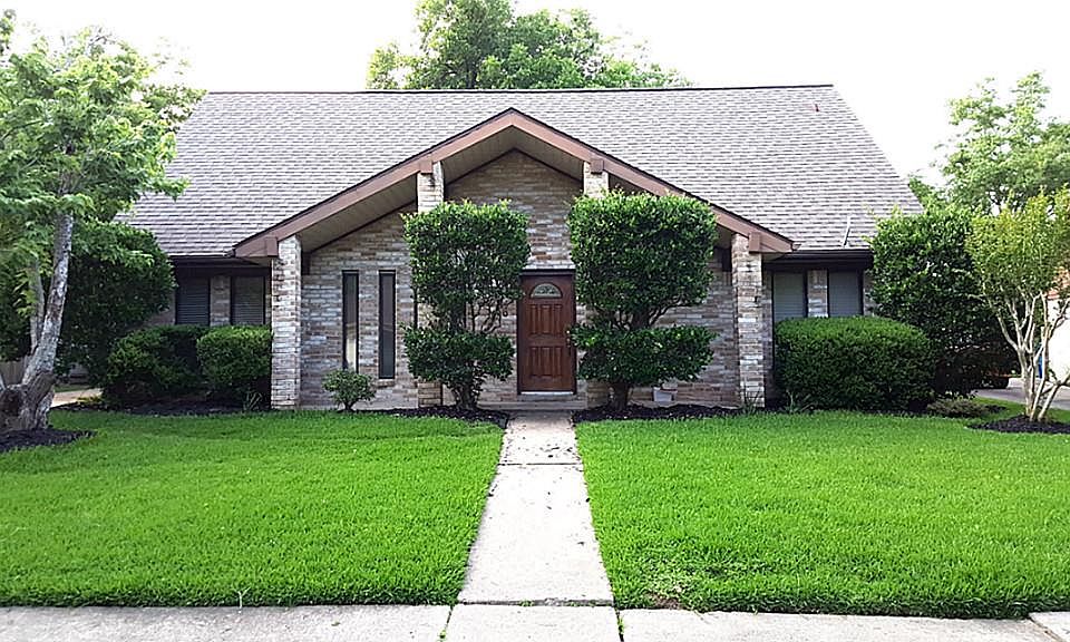 1st image of 15810 Pasadero Dr
