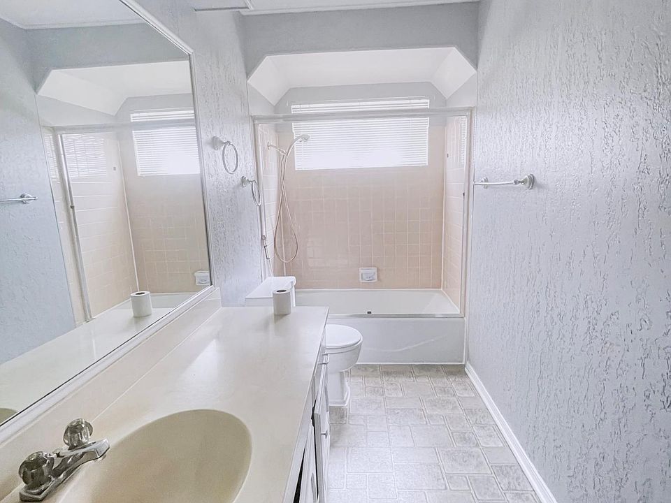 1st image of 121 E Cypress Ave