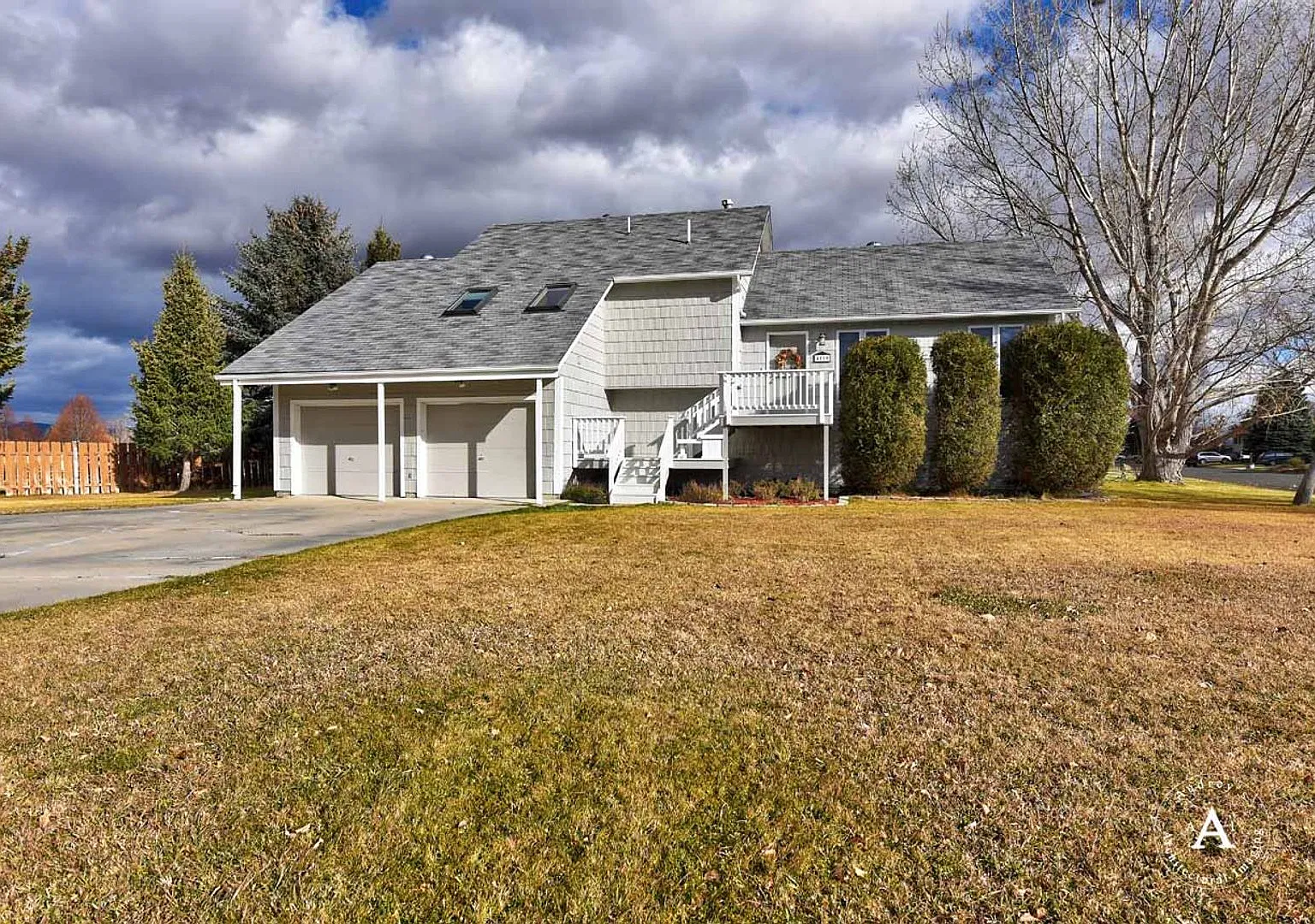 Pet Friendly 5 Bed, 3 Bath, Single Family Home W/ Attached Two Car Garage, Big Yard on corner lot... — Photo 1