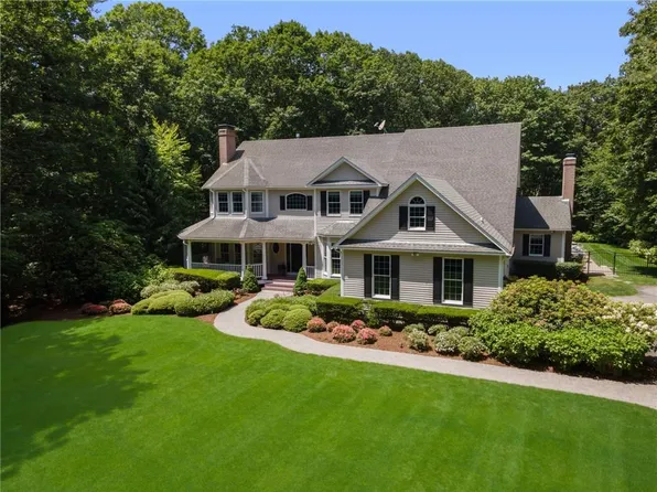 4 Brookfield Ct, East Greenwich, RI 02818