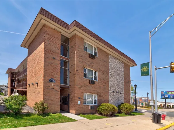 2334 N Harlem Ave APT 3C, Elmwood Park, IL 60707