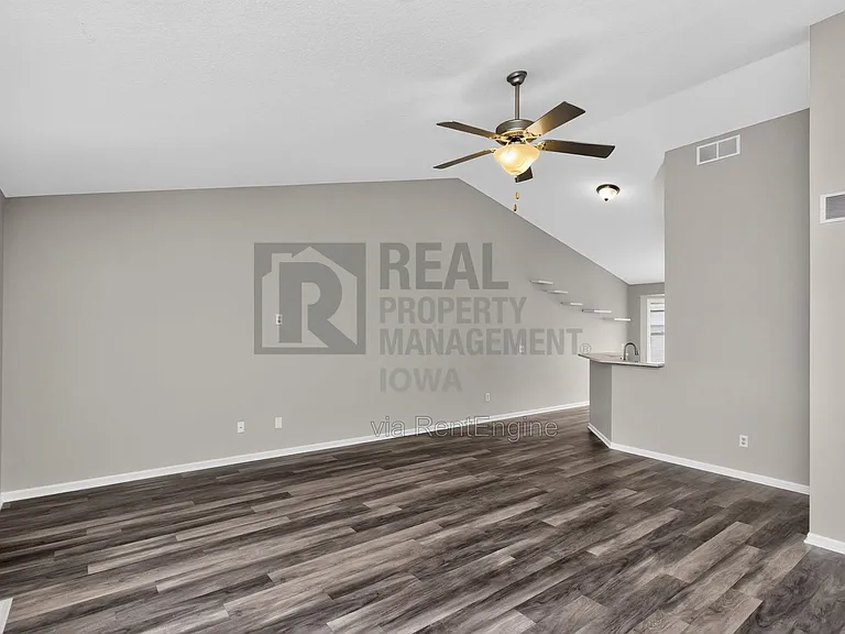 1229 E 18th St — Photo 8