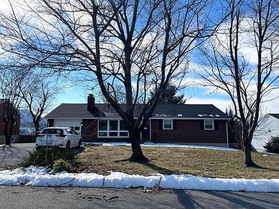 5th image of 2667 Leemount St