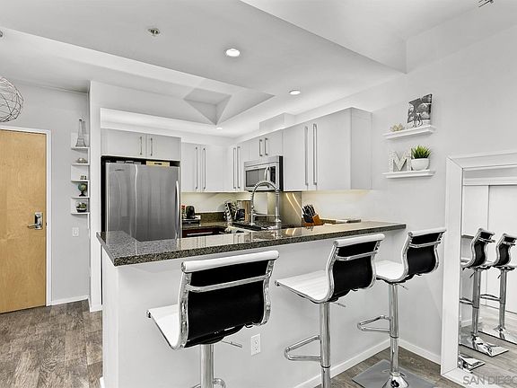 3rd image of 350 11th Ave Unit 220