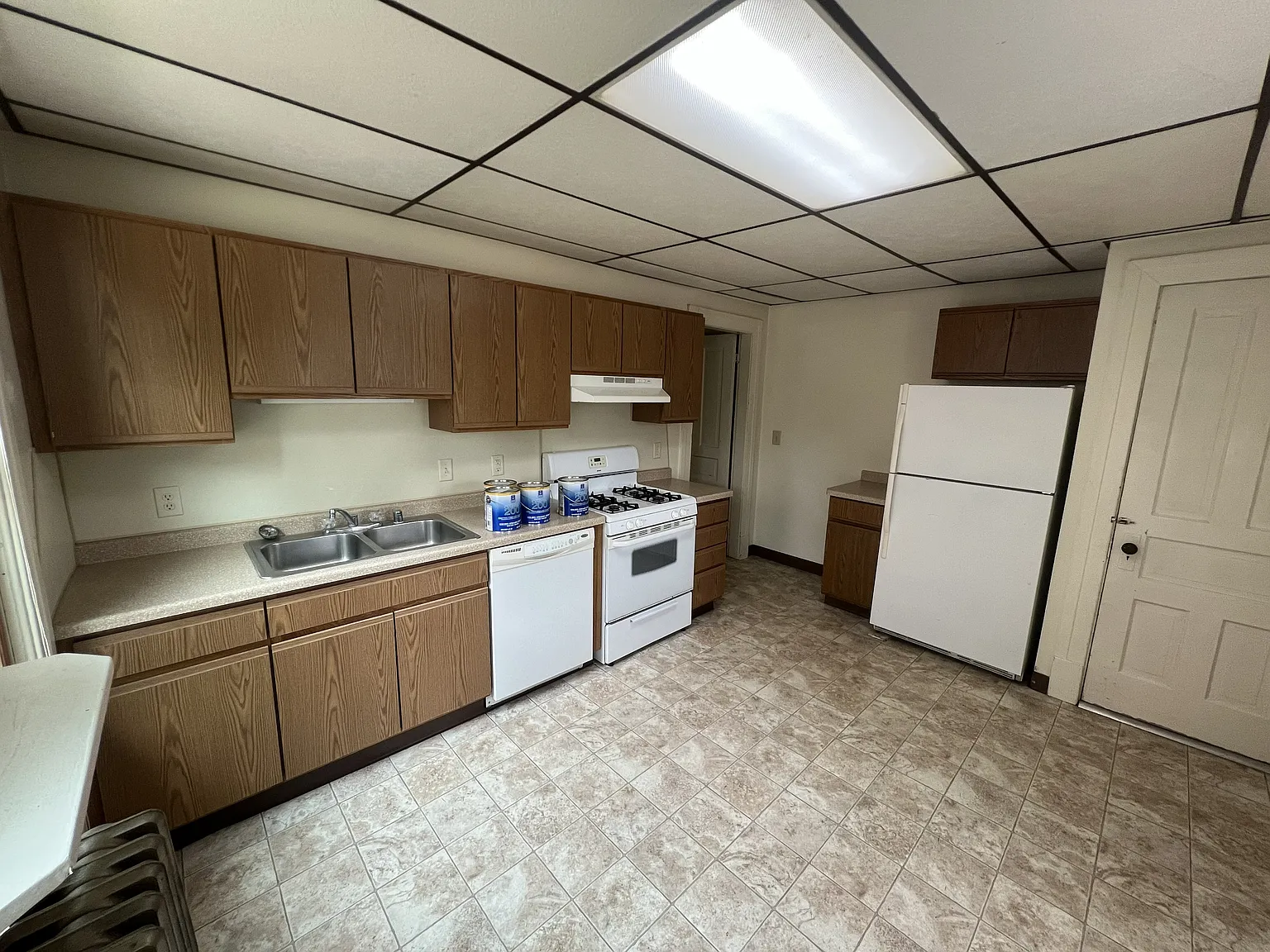 4 bed, $1,940 — Photo 2
