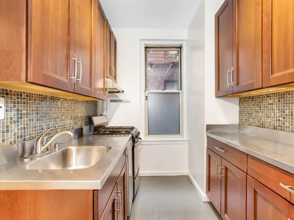 585 West 214th Street image 6 of 6