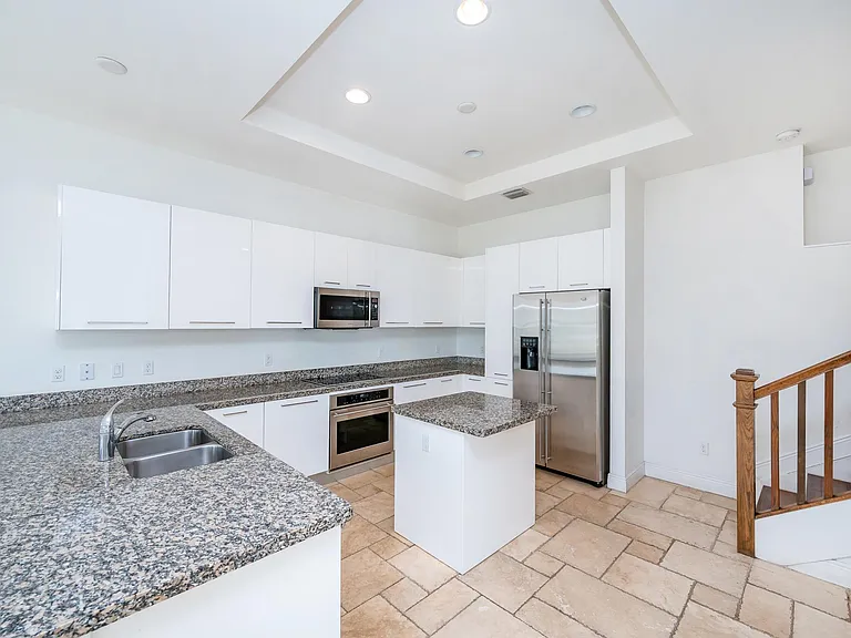 5157 NW 85th Ave — Photo 2