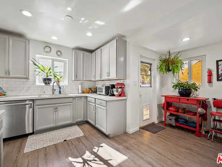 2227 Alsace Ave — Photo 13