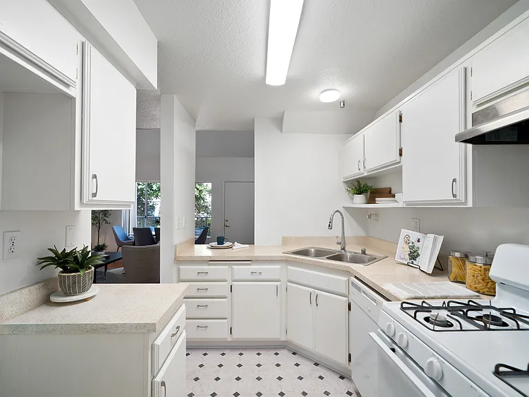 220 W Truslow Ave — Photo 12