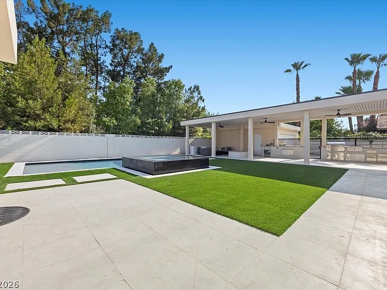 2401 Driftwood Dr — Photo 63