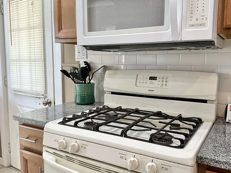 972 Cherry St — Photo 9