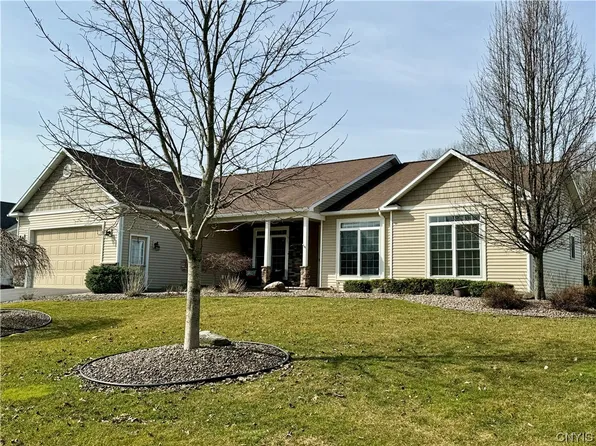 8491 Newbury Pl, Clay, NY 13041
