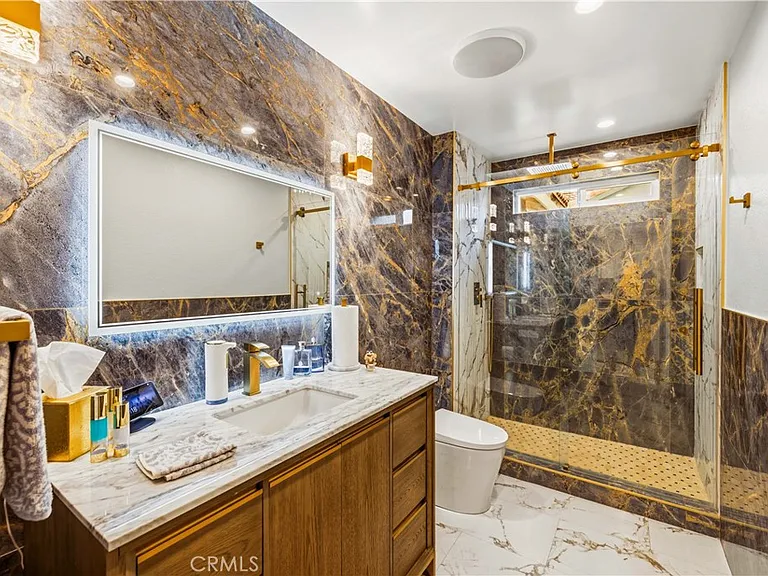 4561 Grandview Dr — Photo 25