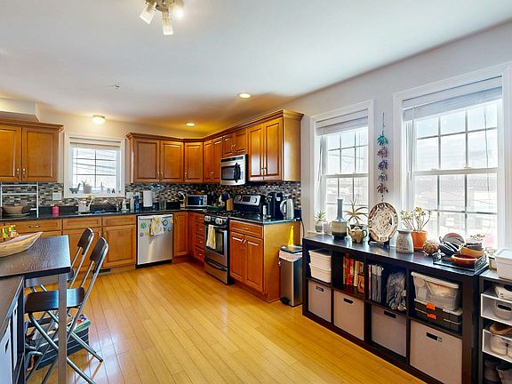 4th image of 1 Hadley St Suite 1