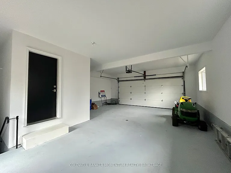 413 Queenston Rd — Photo 17