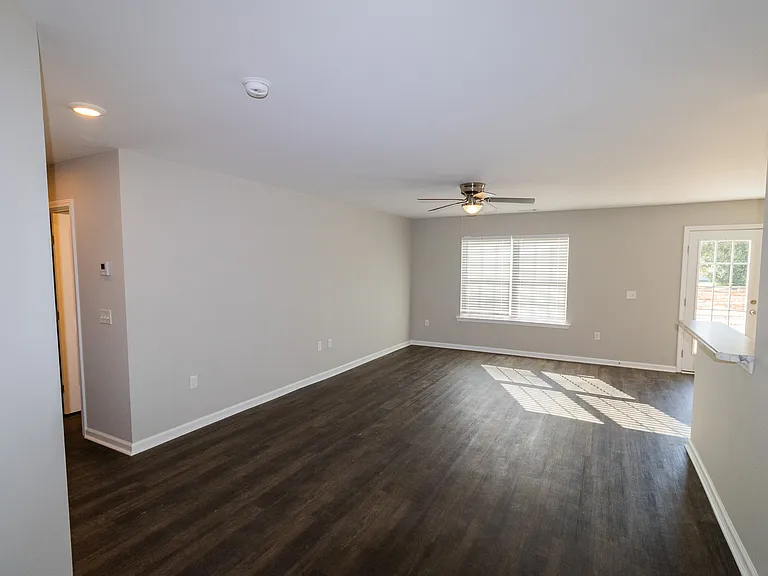 139 Callaway Cres — Photo 2