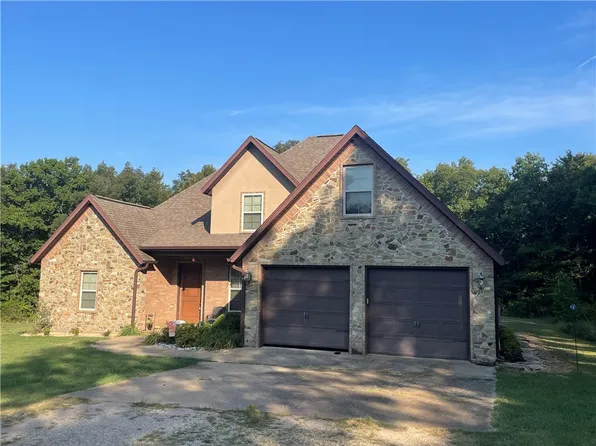 232 Madison St #6356, Huntsville, AR 72740