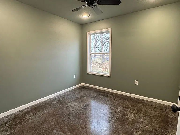 526 Maple St — Photo 19