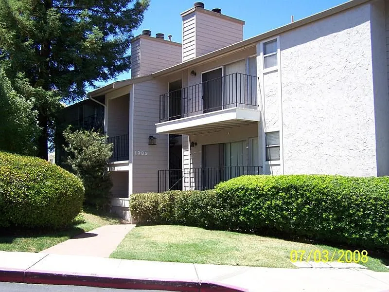 1089 Wesley Ct APT 6 photo 1
